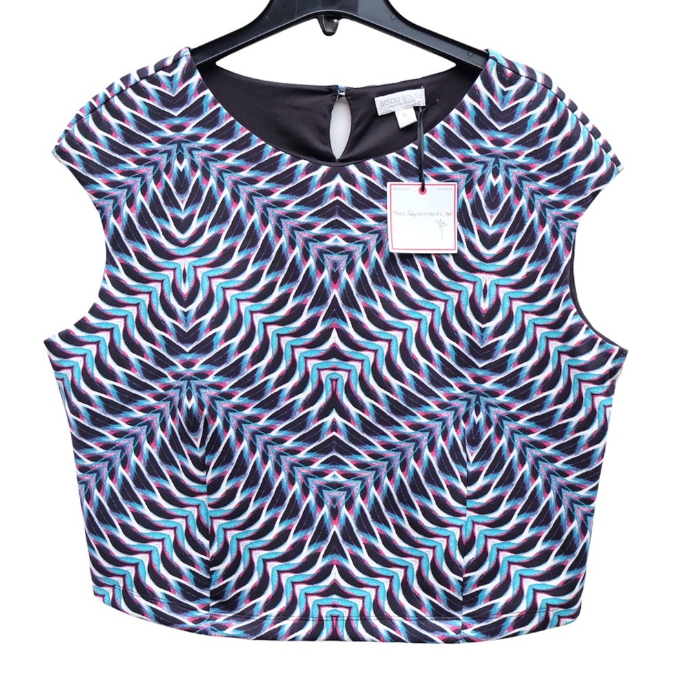 NWT Bisou Bisou Medallion Crewneck Cap Sleeve Pullover Scuba Shirt Top XL